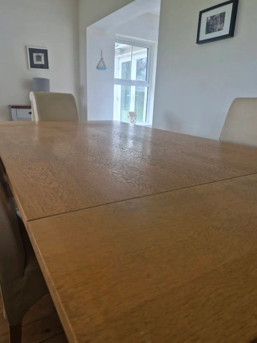 Oak kitchen table and six leather chairs - Image 4