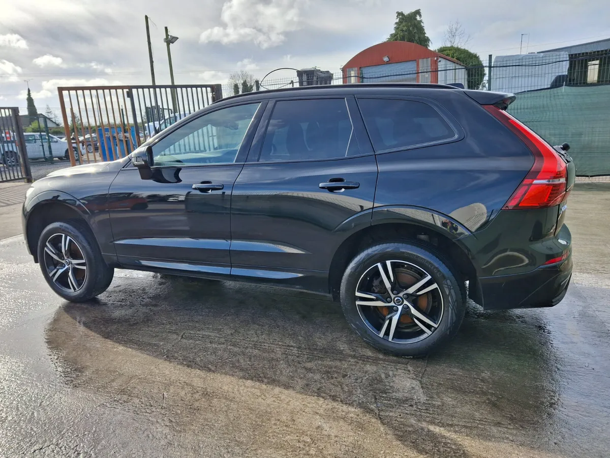 212 Volvo XC60  B4 R Design  Automatic - Image 4