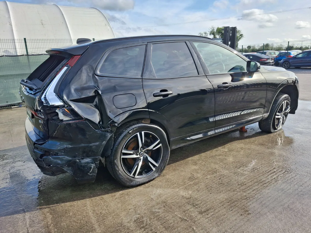 212 Volvo XC60  B4 R Design  Automatic - Image 3