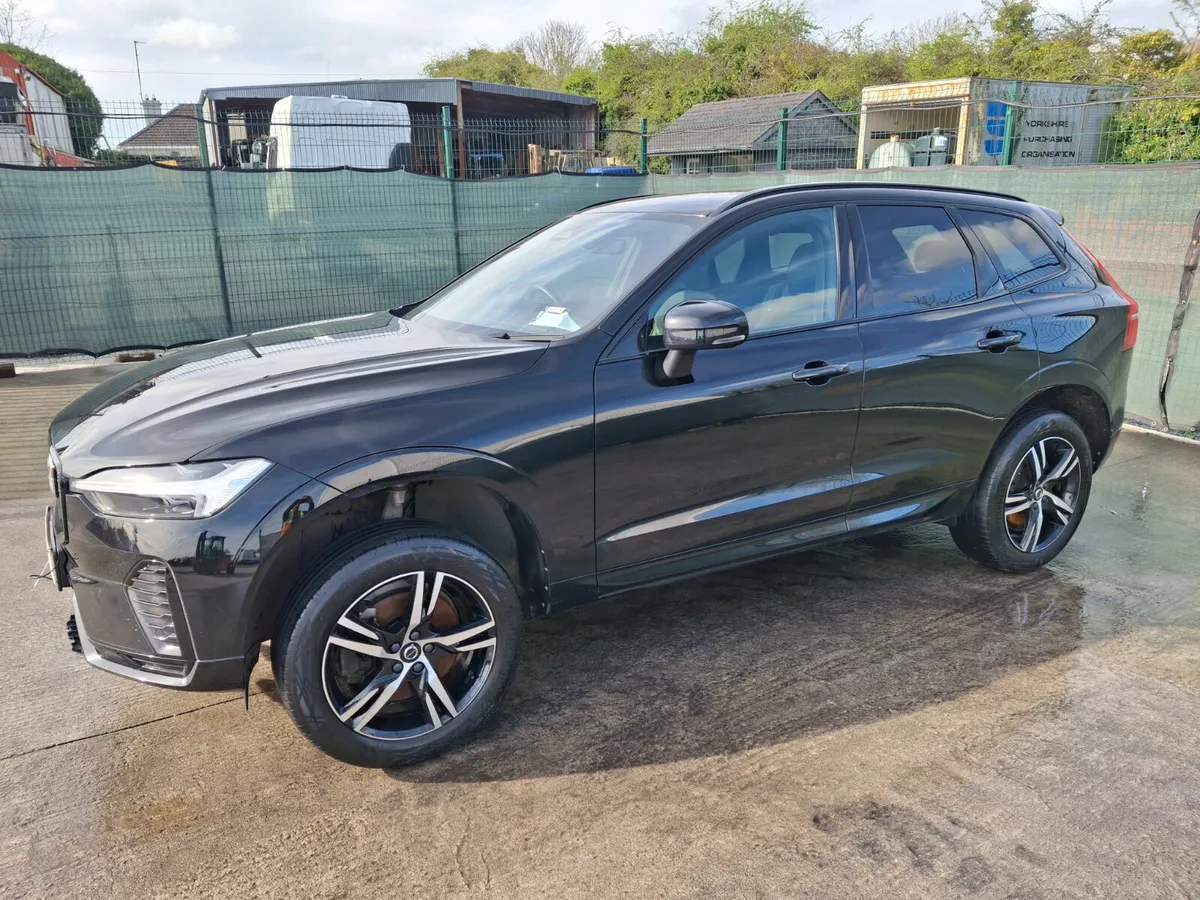 212 Volvo XC60  B4 R Design  Automatic - Image 2