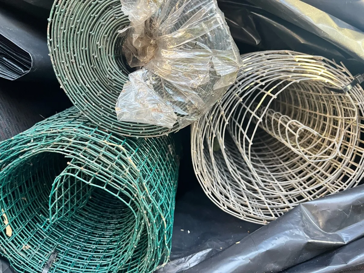 Three rolls of wire mesh - Image 4