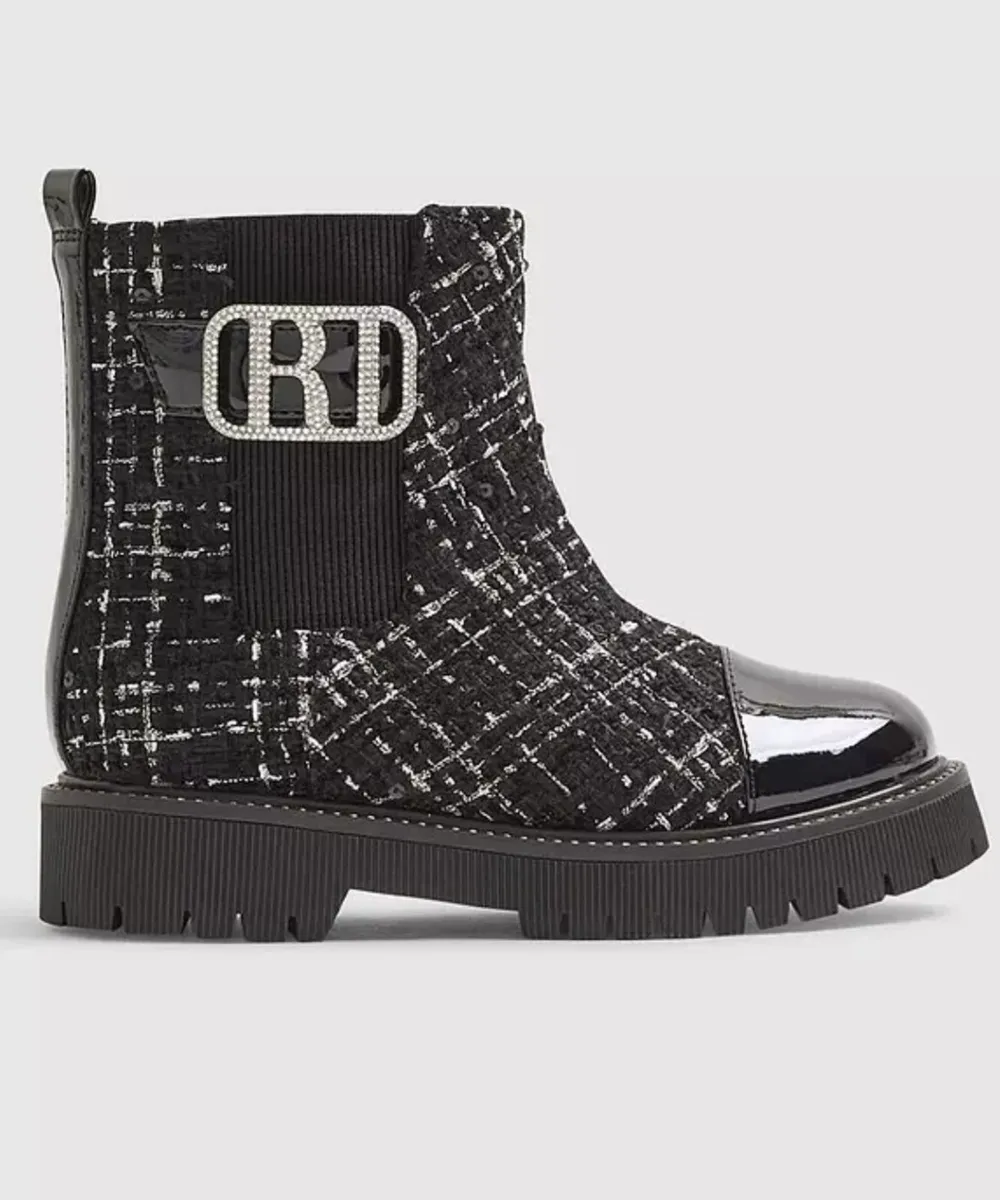 Boots girl - Image 1