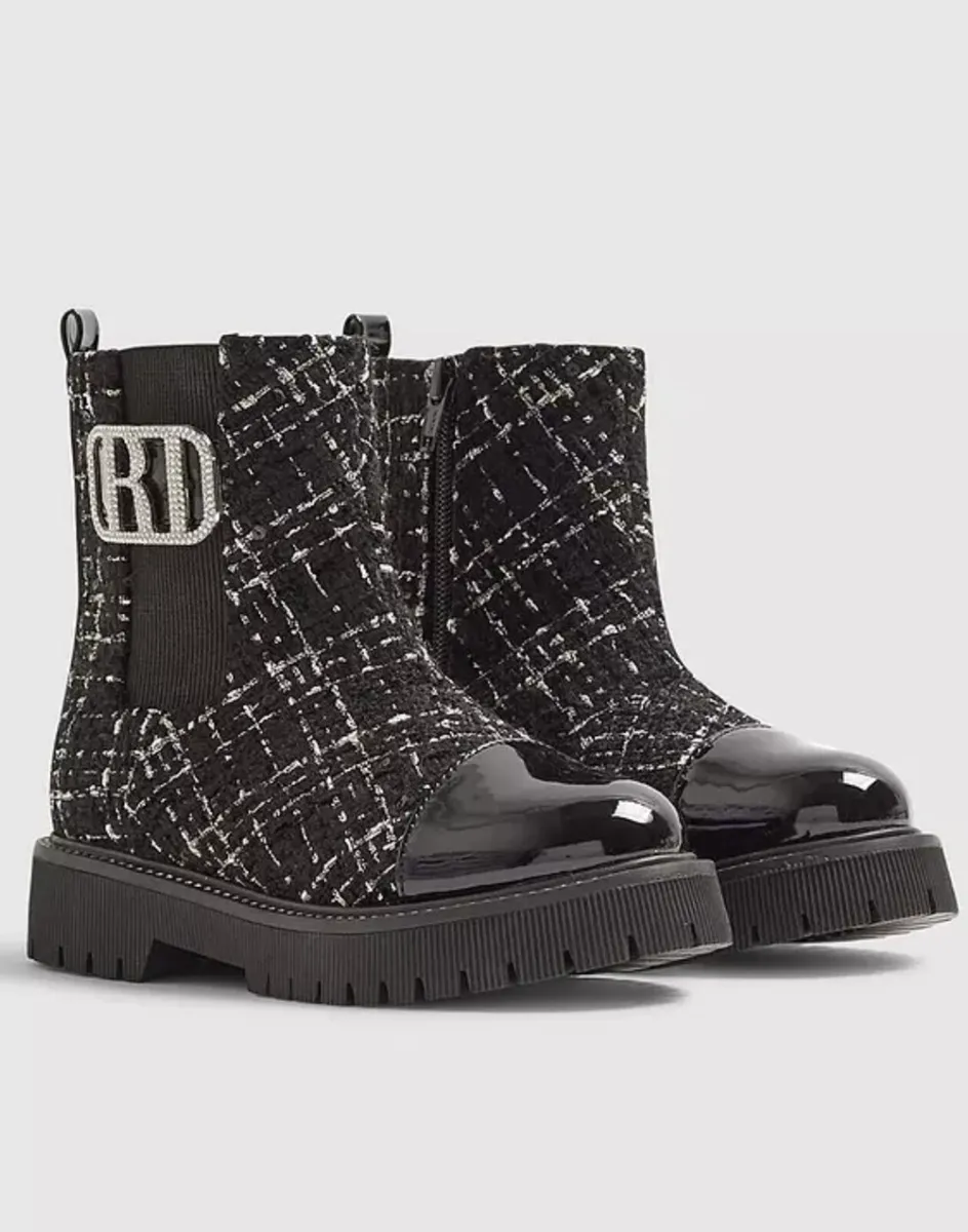 Boots girl - Image 2