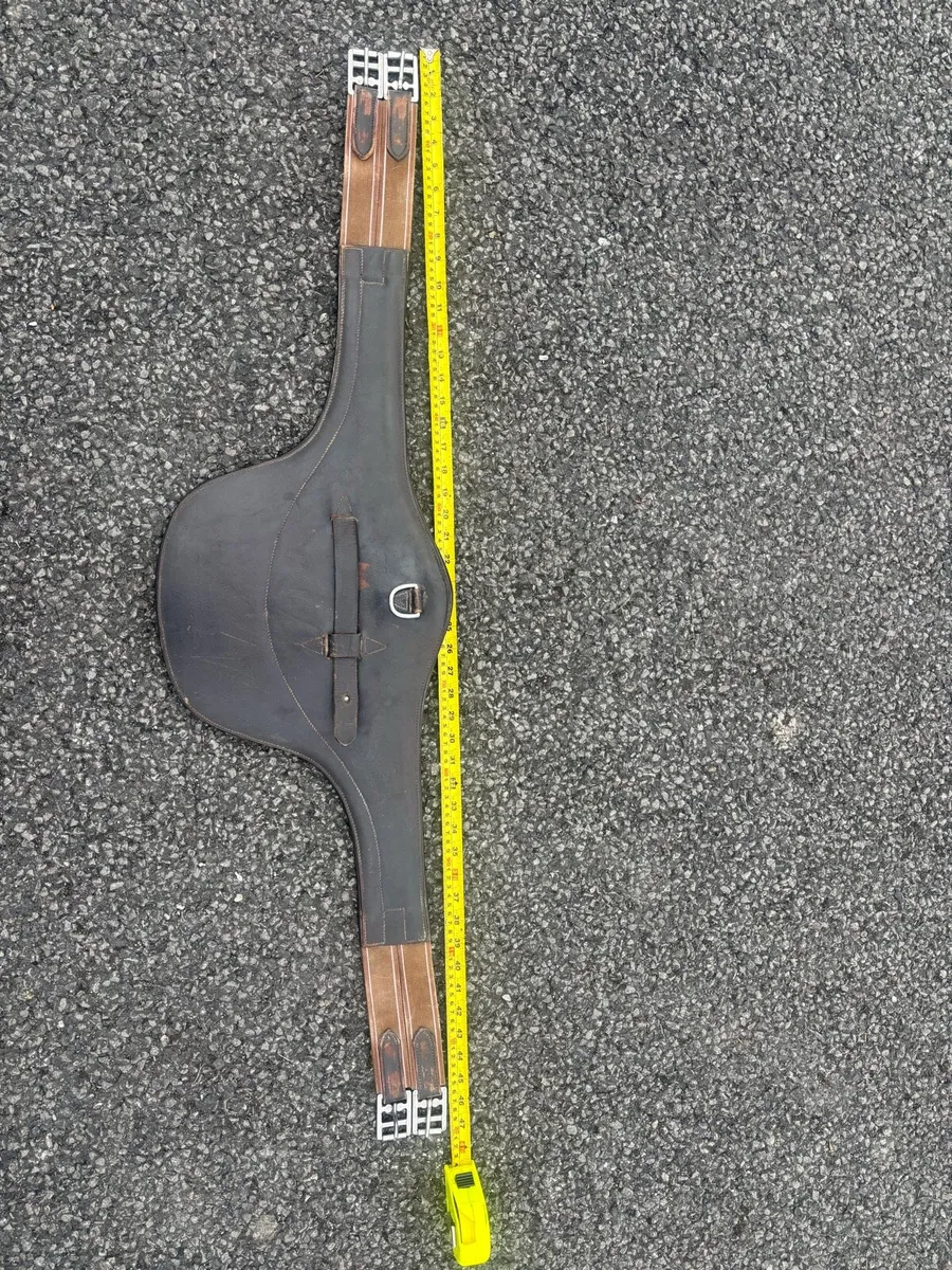 Leather stud girth - Image 1