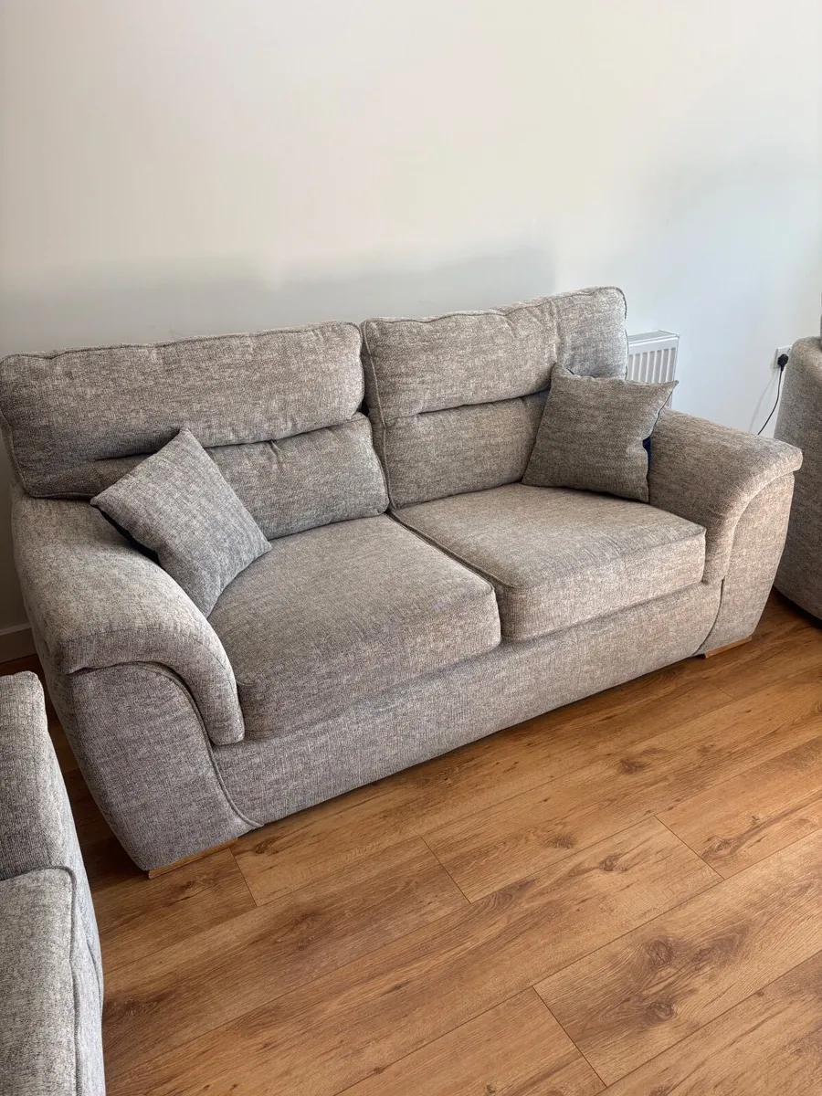 3 Piece Suite Sofa & 2 Armchairs - Image 1