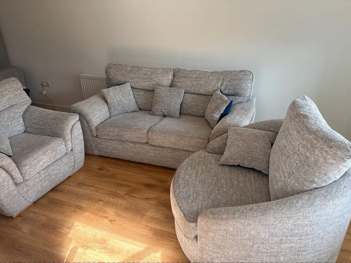 3 Piece Suite Sofa & 2 Armchairs - Image 2