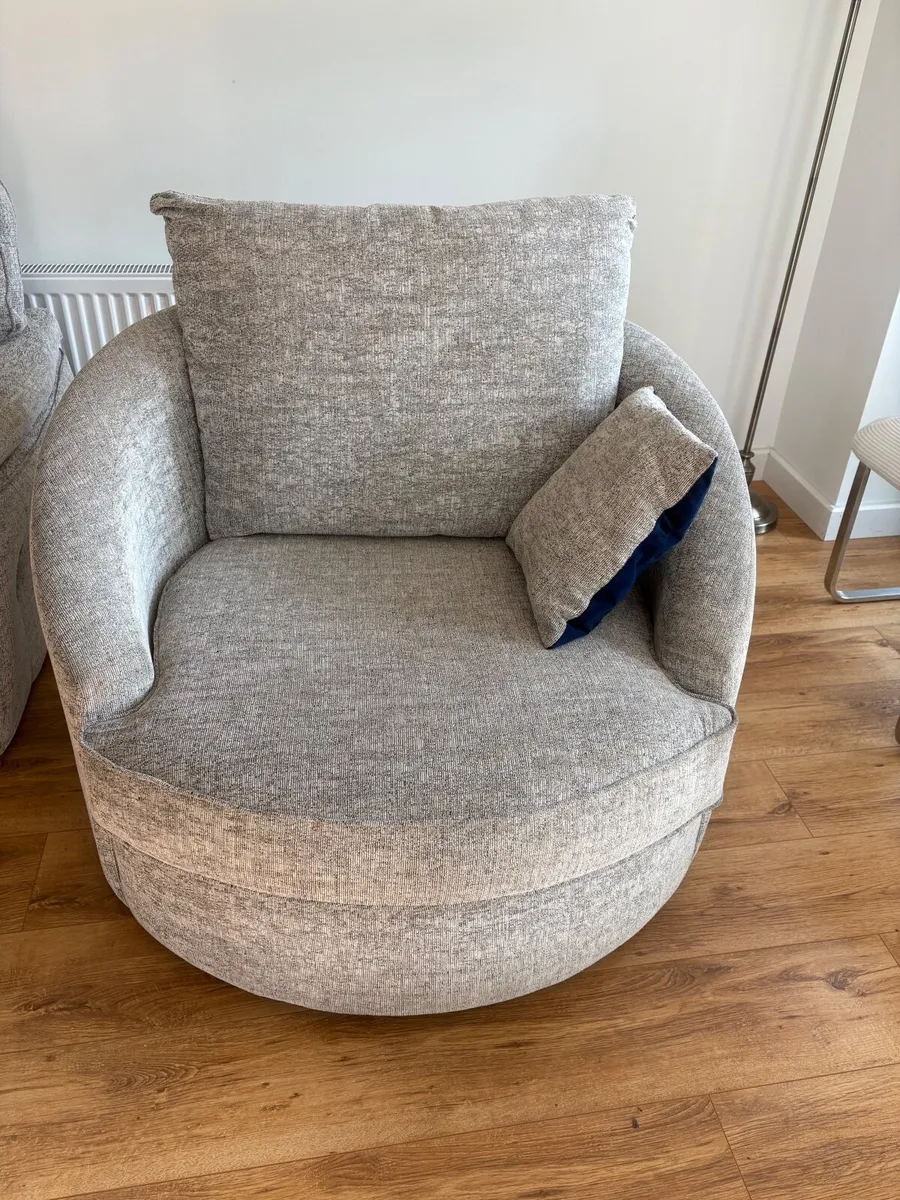 3 Piece Suite Sofa & 2 Armchairs - Image 4