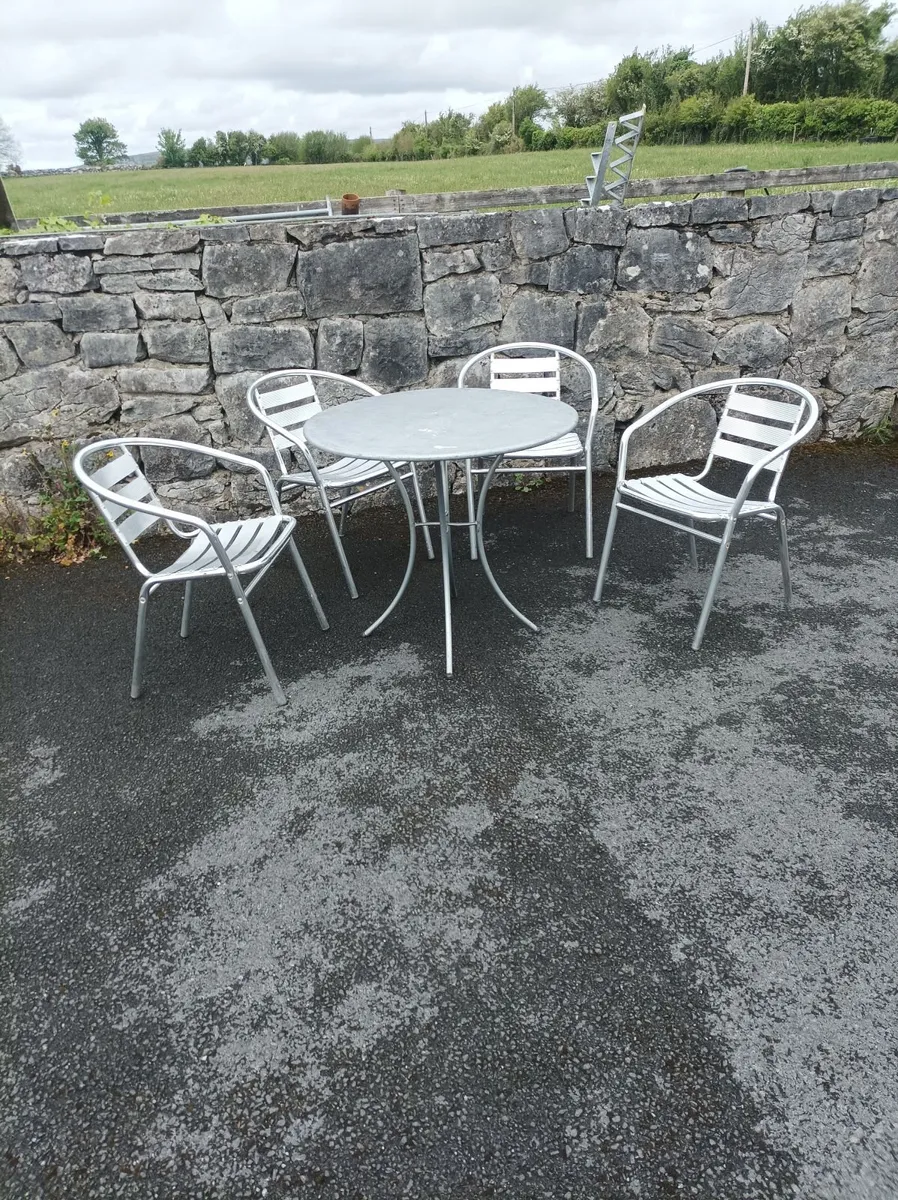Garden furniture - Image 1
