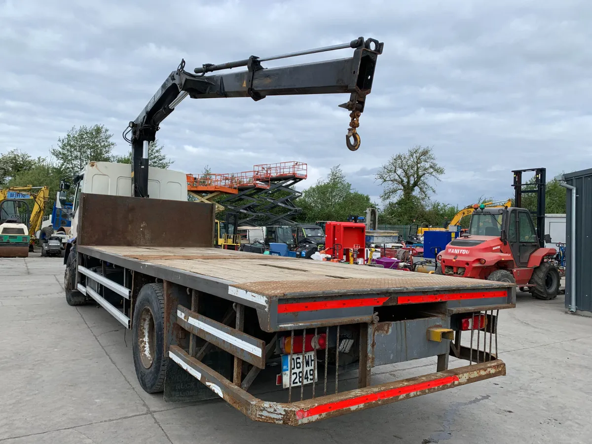 UNRESERVED 2006 DAF LF 55-220 FLAT & CRANE TRUCK - Image 3