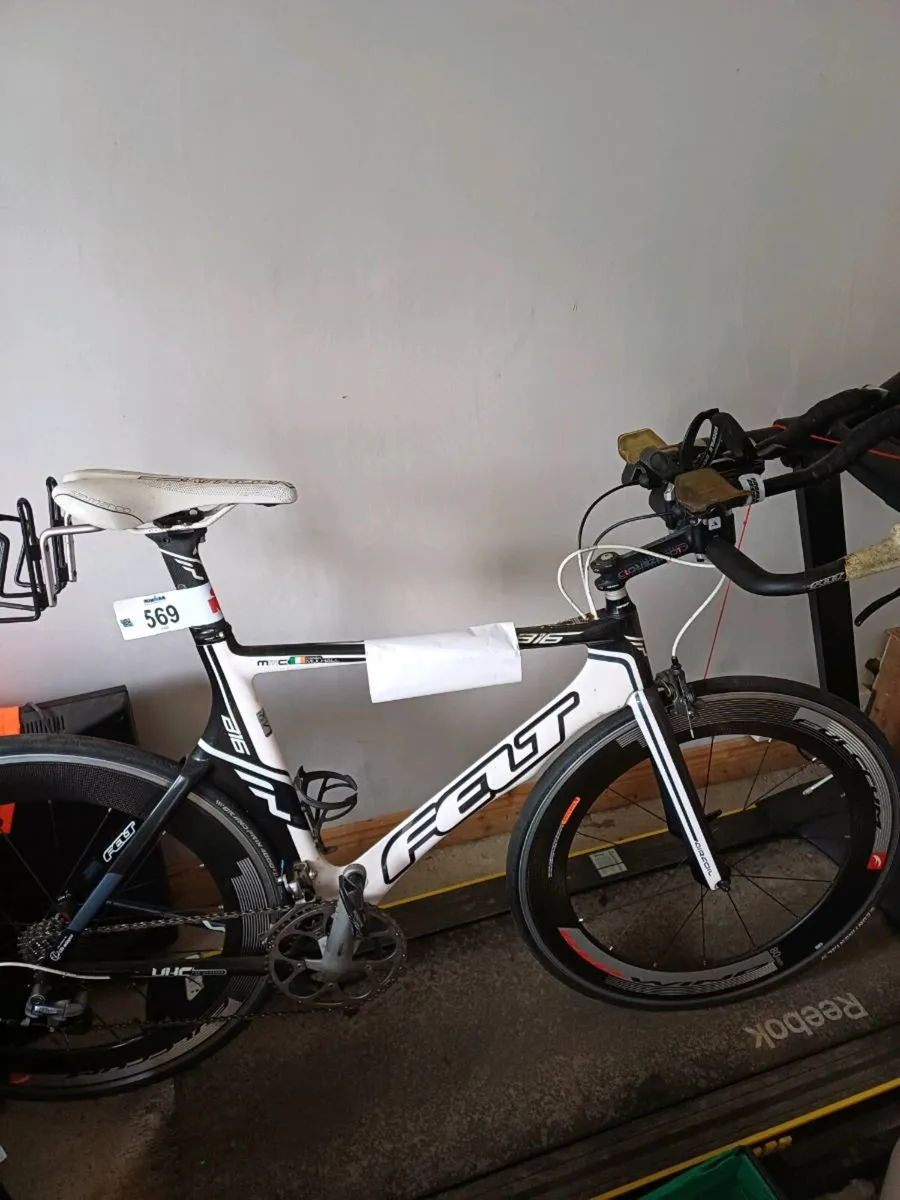Felt B16 Triathlon Bike - Image 1