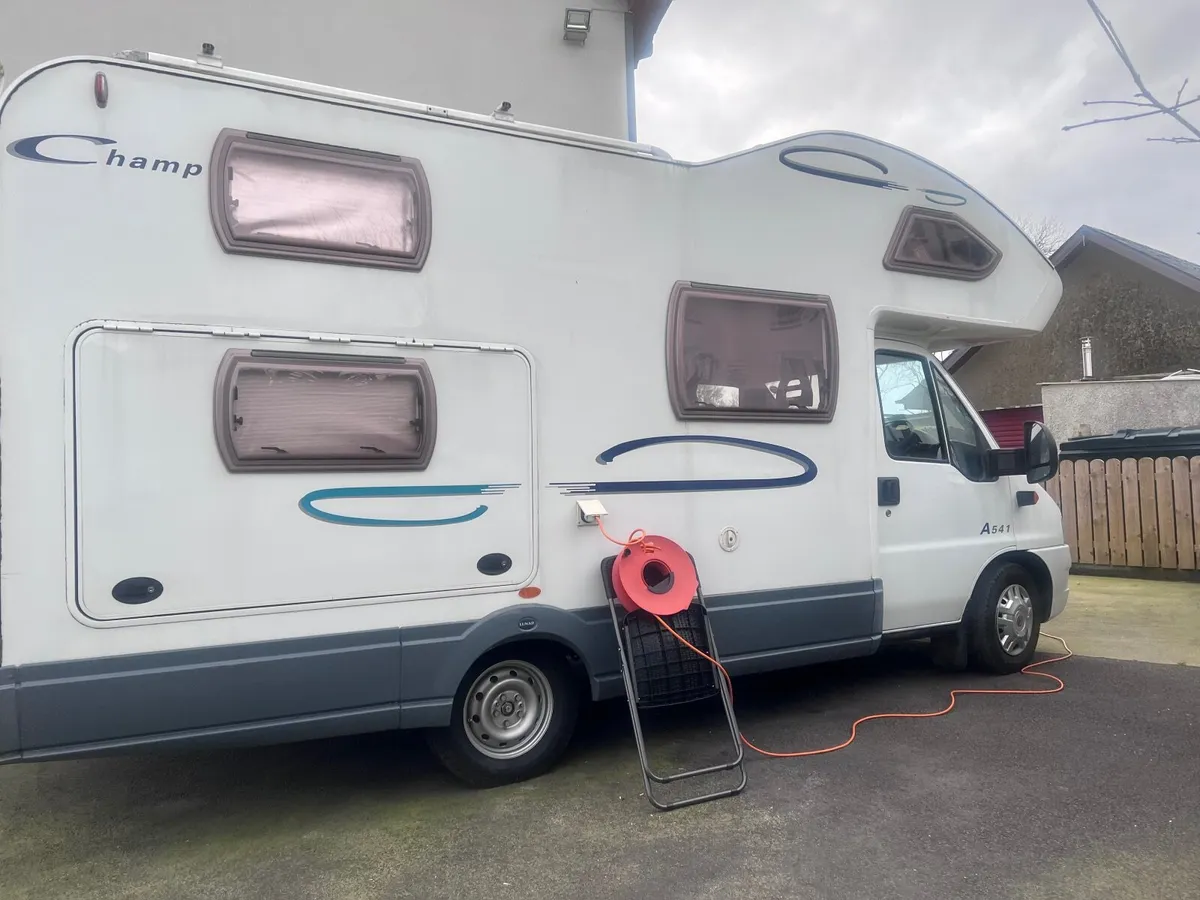 Camper van - Image 2