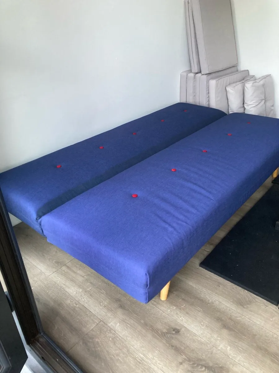 Sofa couch - Image 1