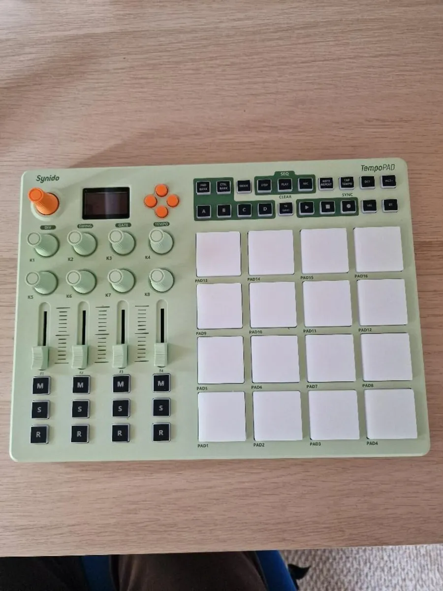 Synido TempoPAD C16 Wireless MIDI Controller - Image 1