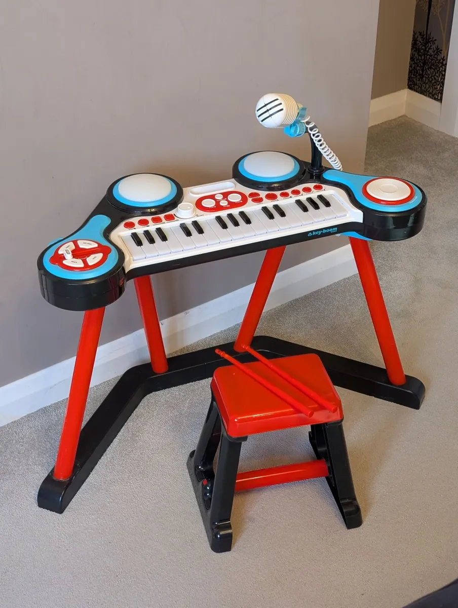 toy keyboard in excellent condition - Image 1