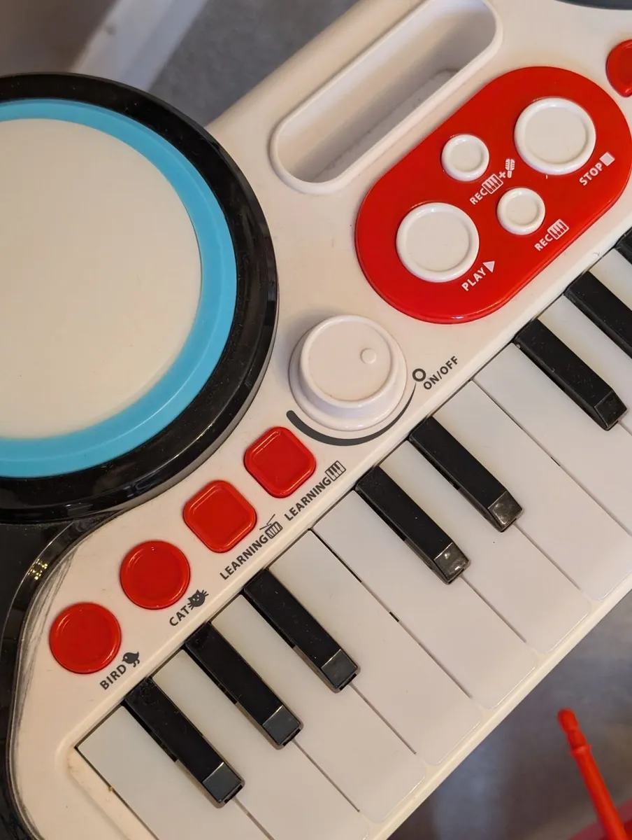 toy keyboard in excellent condition - Image 4
