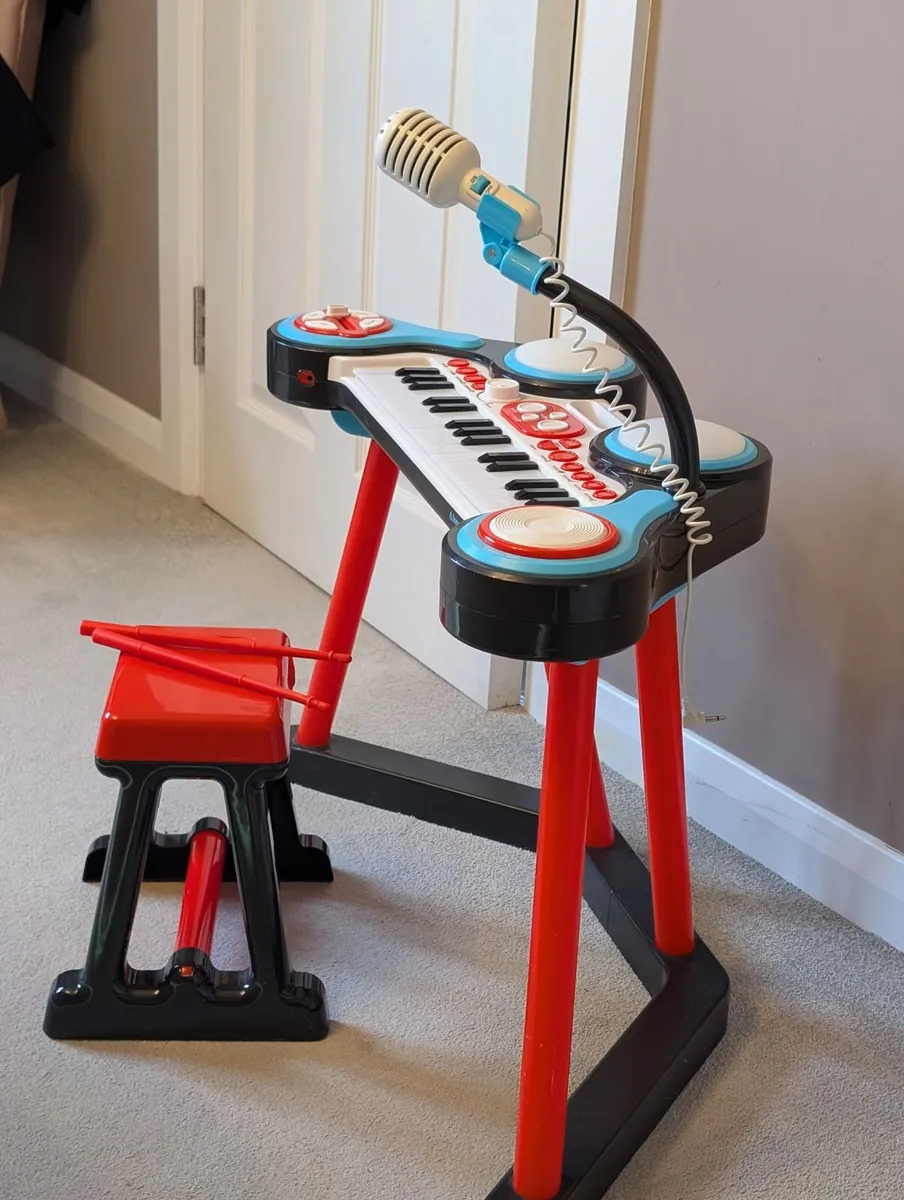 toy keyboard in excellent condition - Image 3