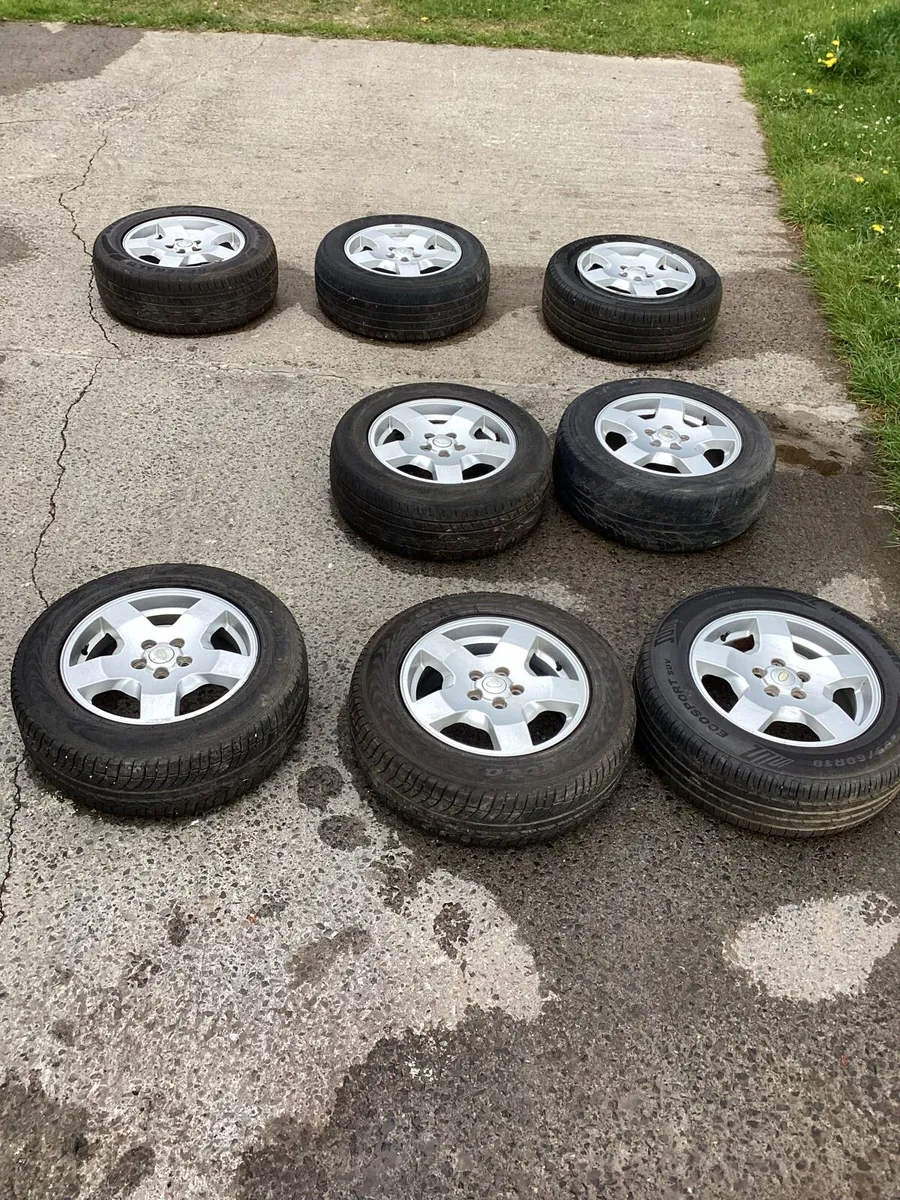 8 Land Rover Discovery 3/4 wheels and tyres - Image 1