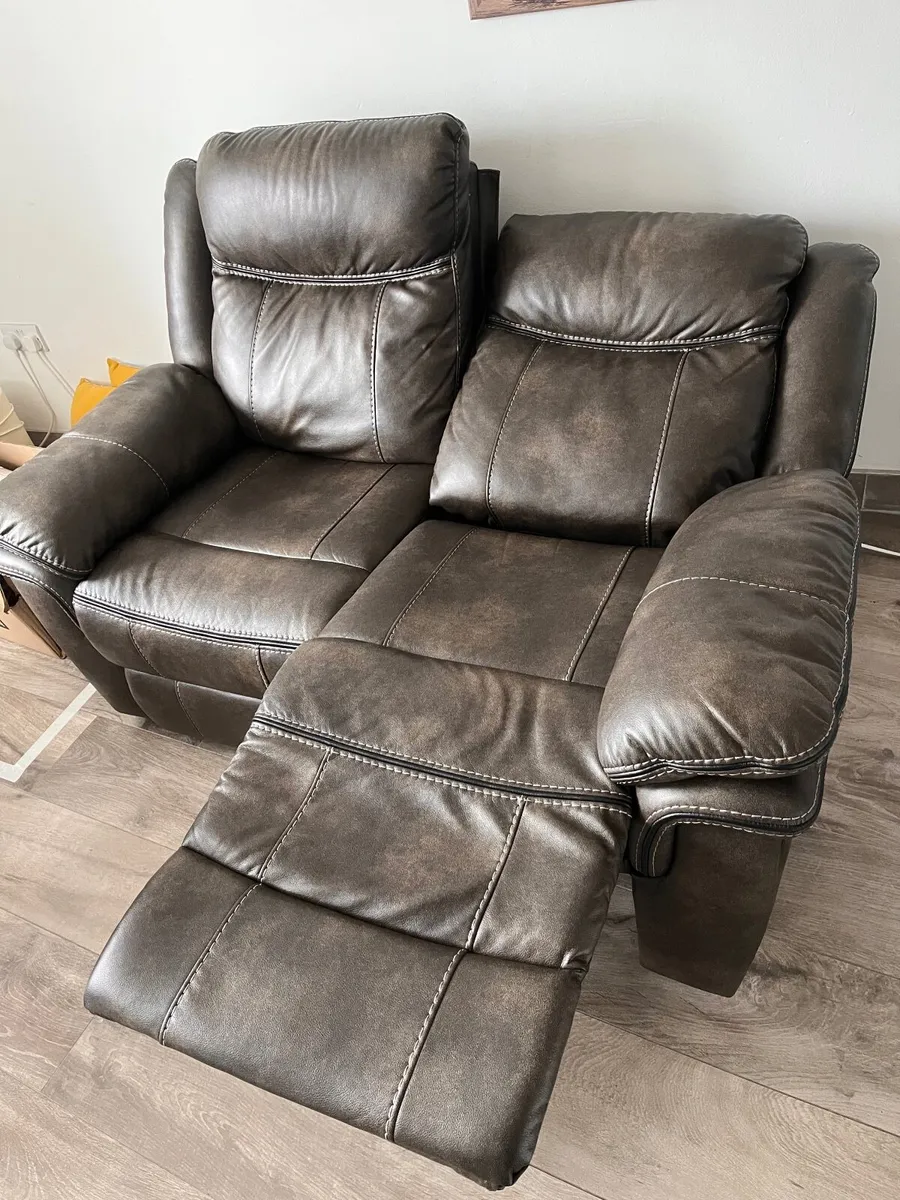 Super Recliner couch sofa in synthetic leather - Image 2
