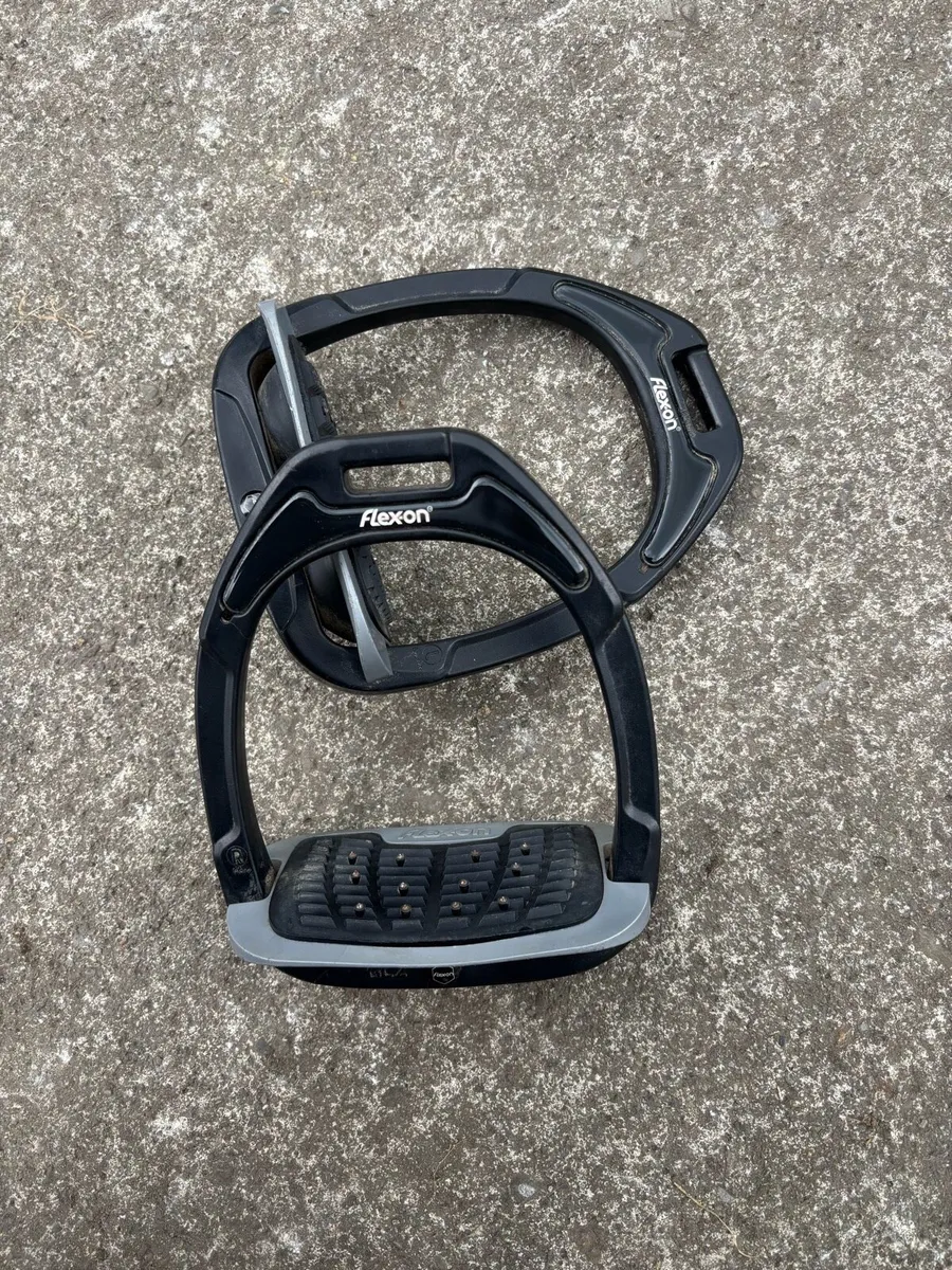 Flexon stirrups - Image 1