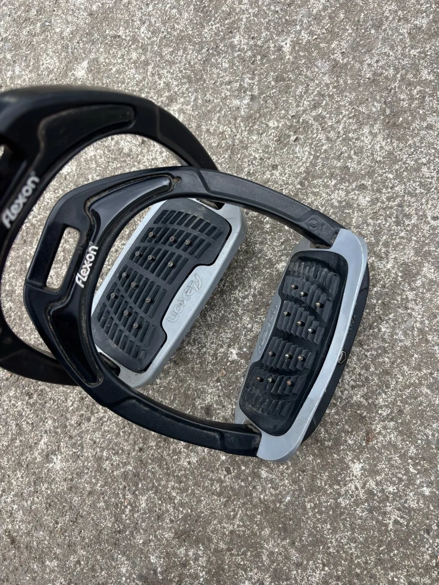 Flexon stirrups - Image 3