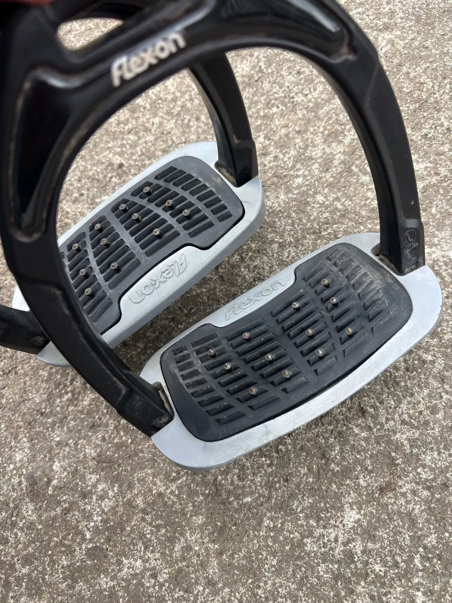 Flexon stirrups - Image 2