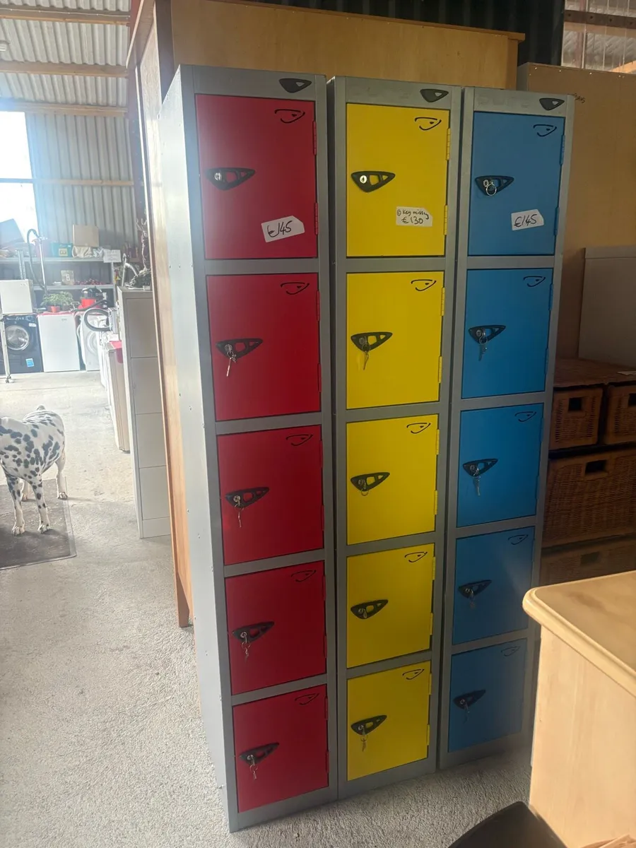 5 door bag lockers with keys - Image 1