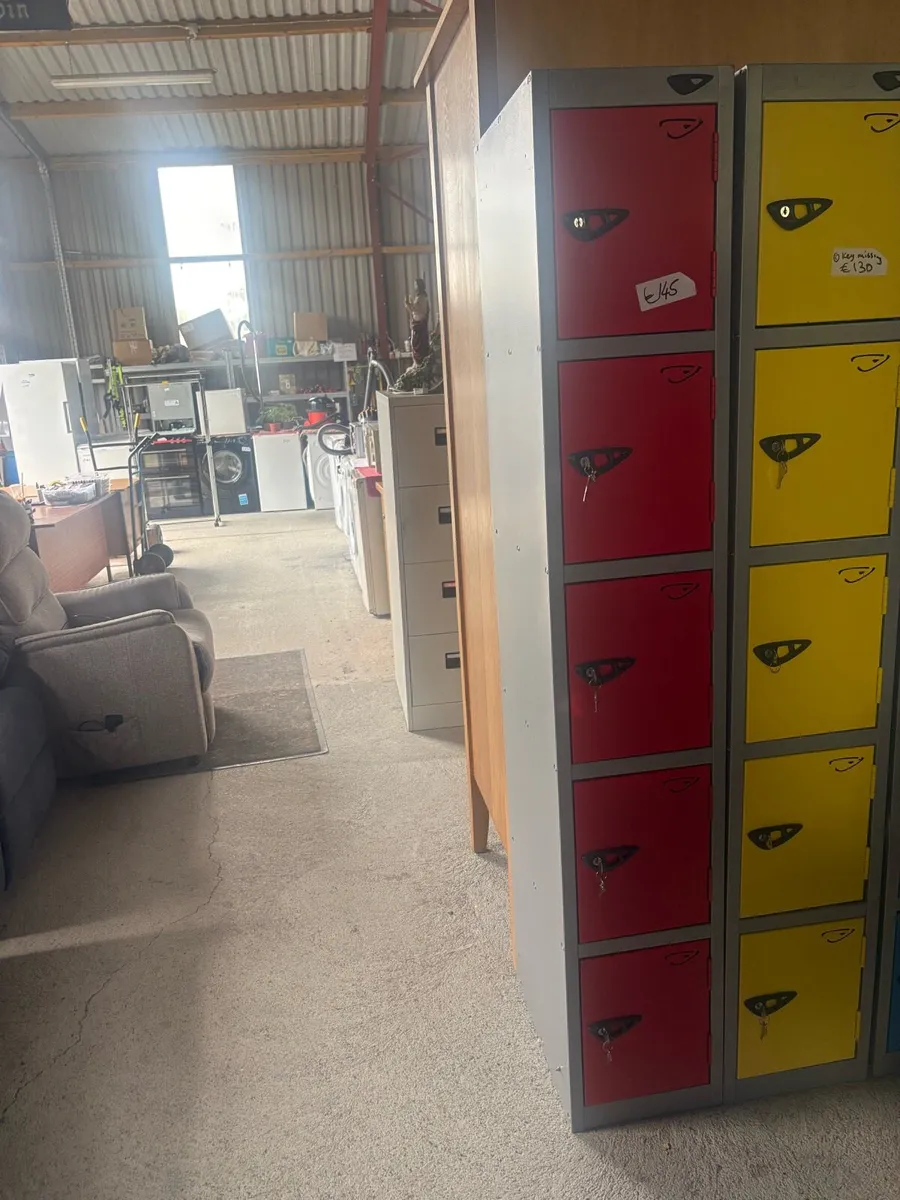 5 door bag lockers with keys - Image 2