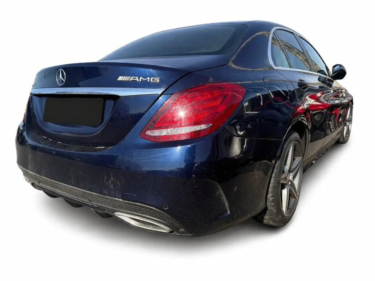 17 MERCEDES C-CLASS  220 C SERIES D AMG LINE 4DR A - Image 4