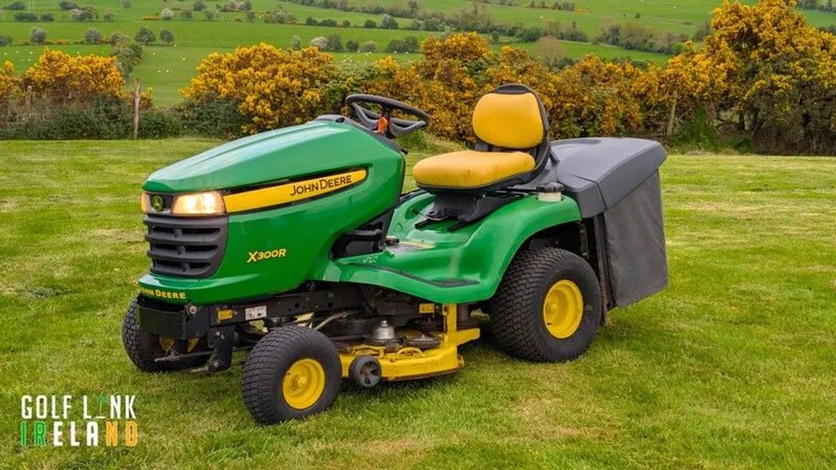 John Deere X300R Ride-on Lawnmower - Image 3