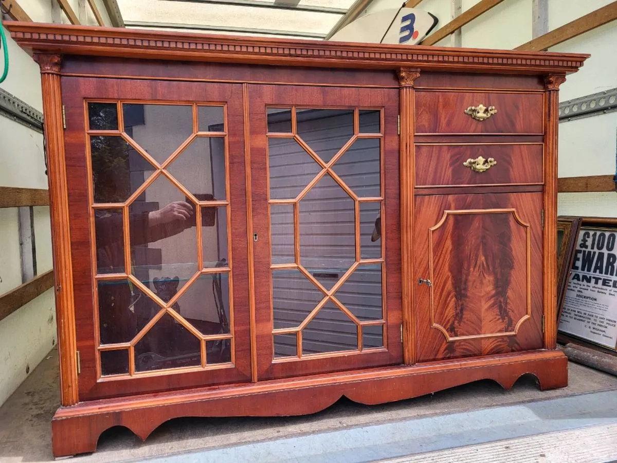 Beautiful Flamed mahogany display unit - Image 1