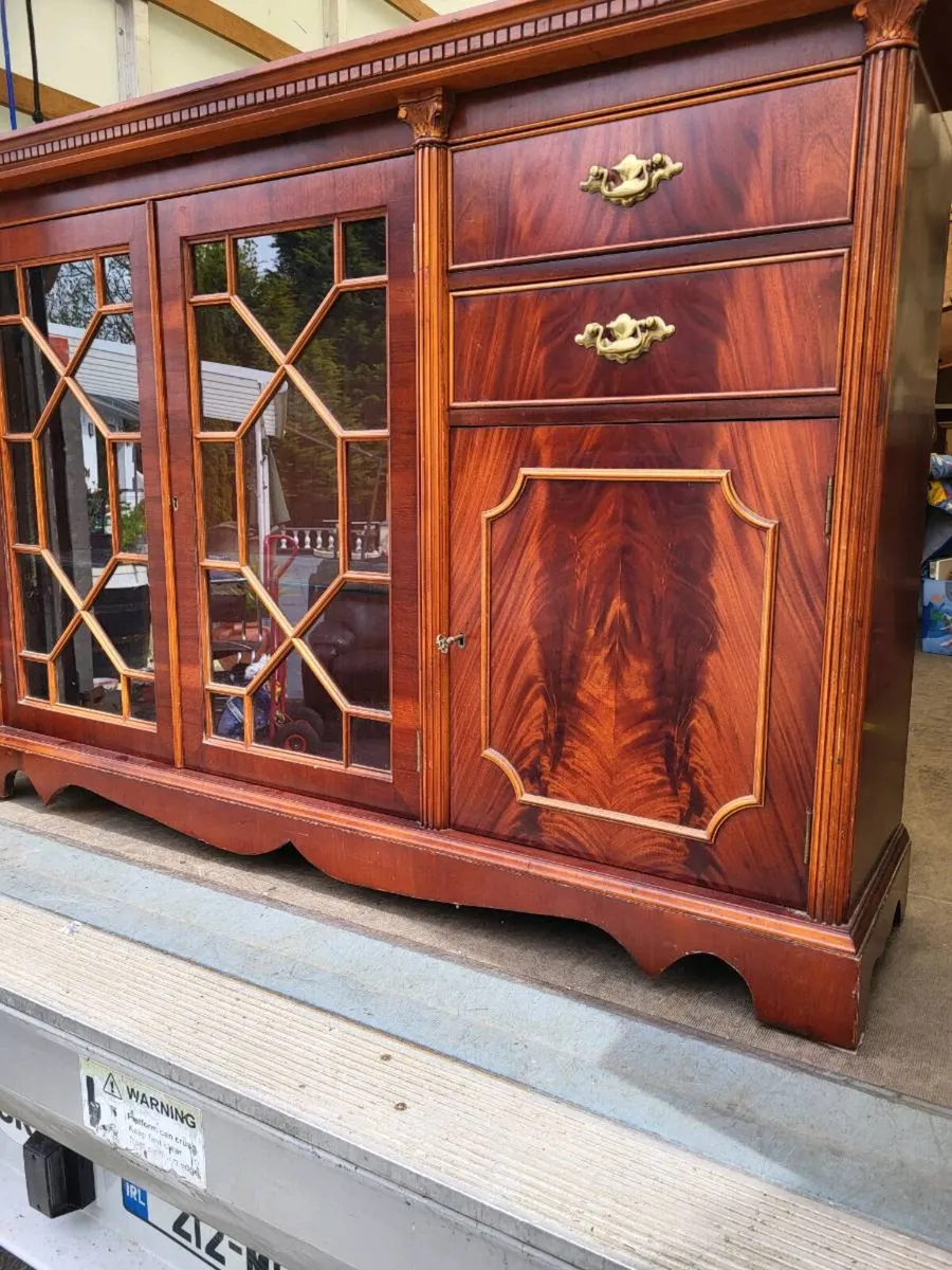 Beautiful Flamed mahogany display unit - Image 2