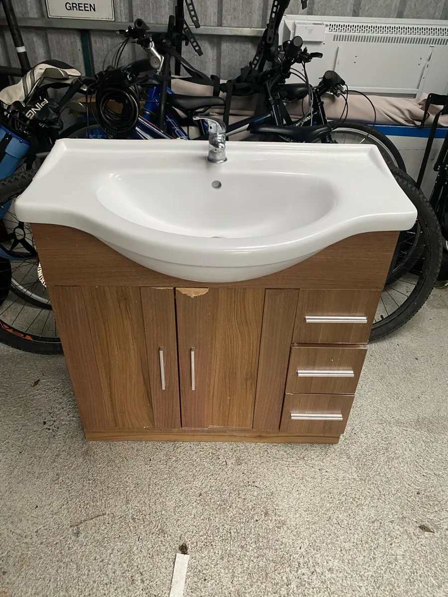 Bathroom sink and unit - Image 1
