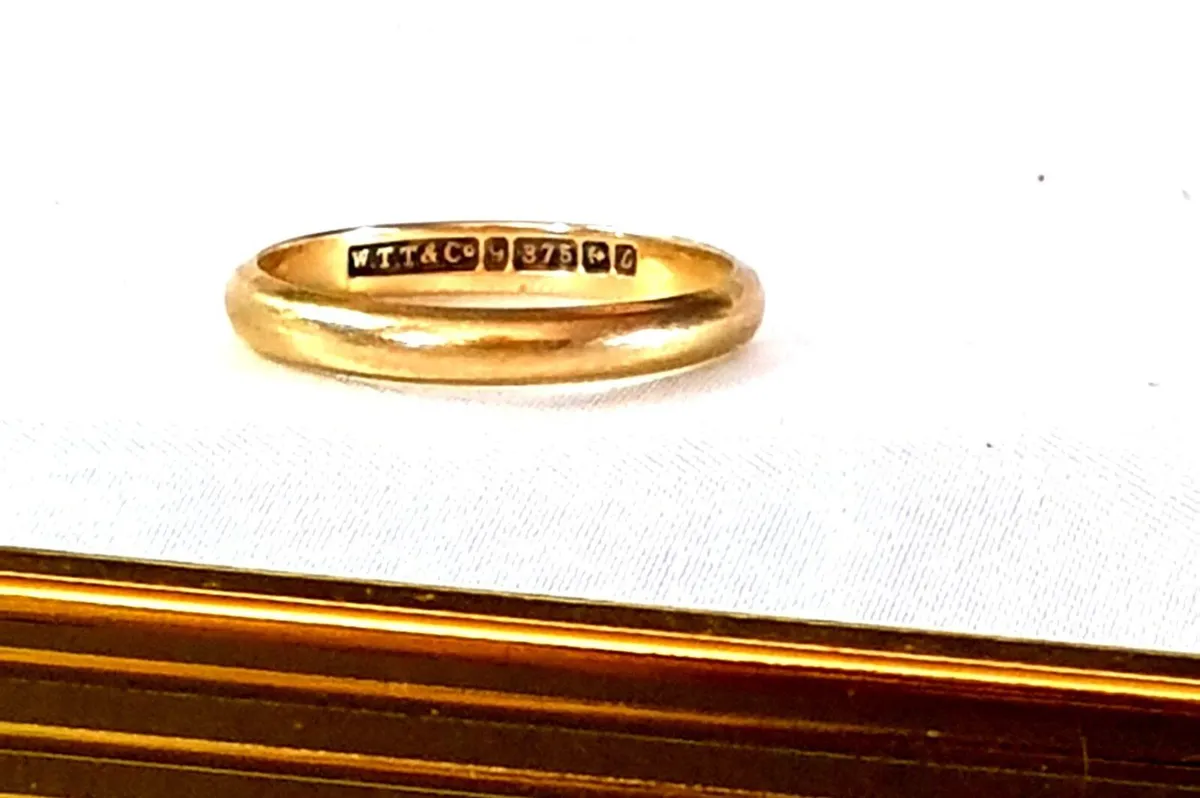 Vintage 9ct Gold 'W.T. Allen & Co'  Wedding Ring - Image 1