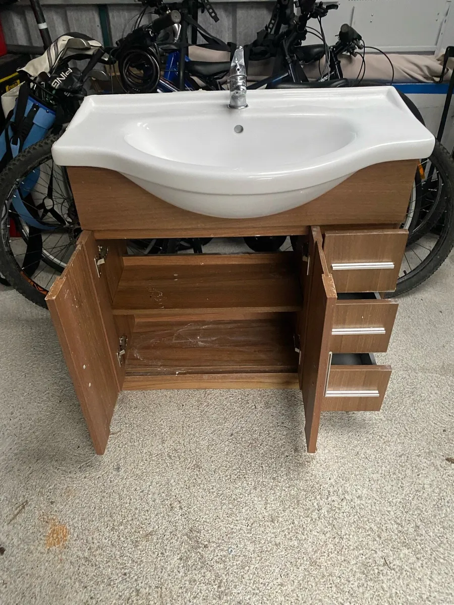 Bathroom sink and unit - Image 2