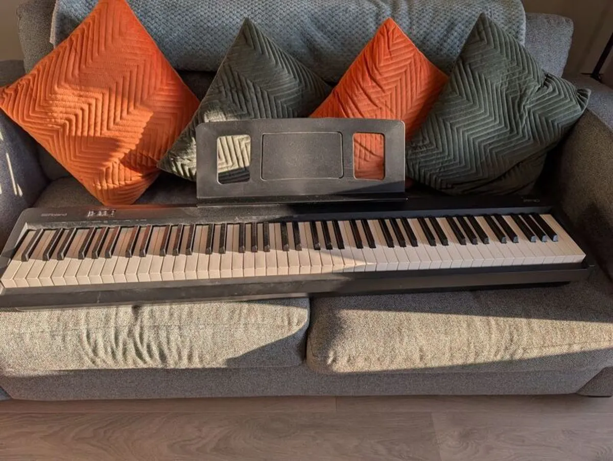 Roland FP-10 Keyboard - Image 2