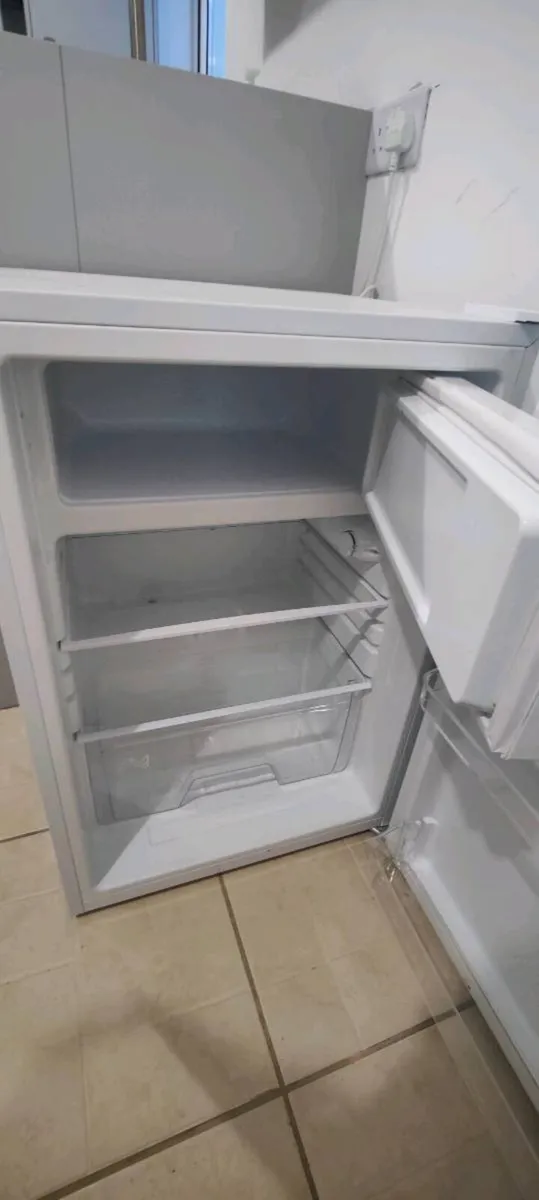 Lagan mini fridge - Image 4