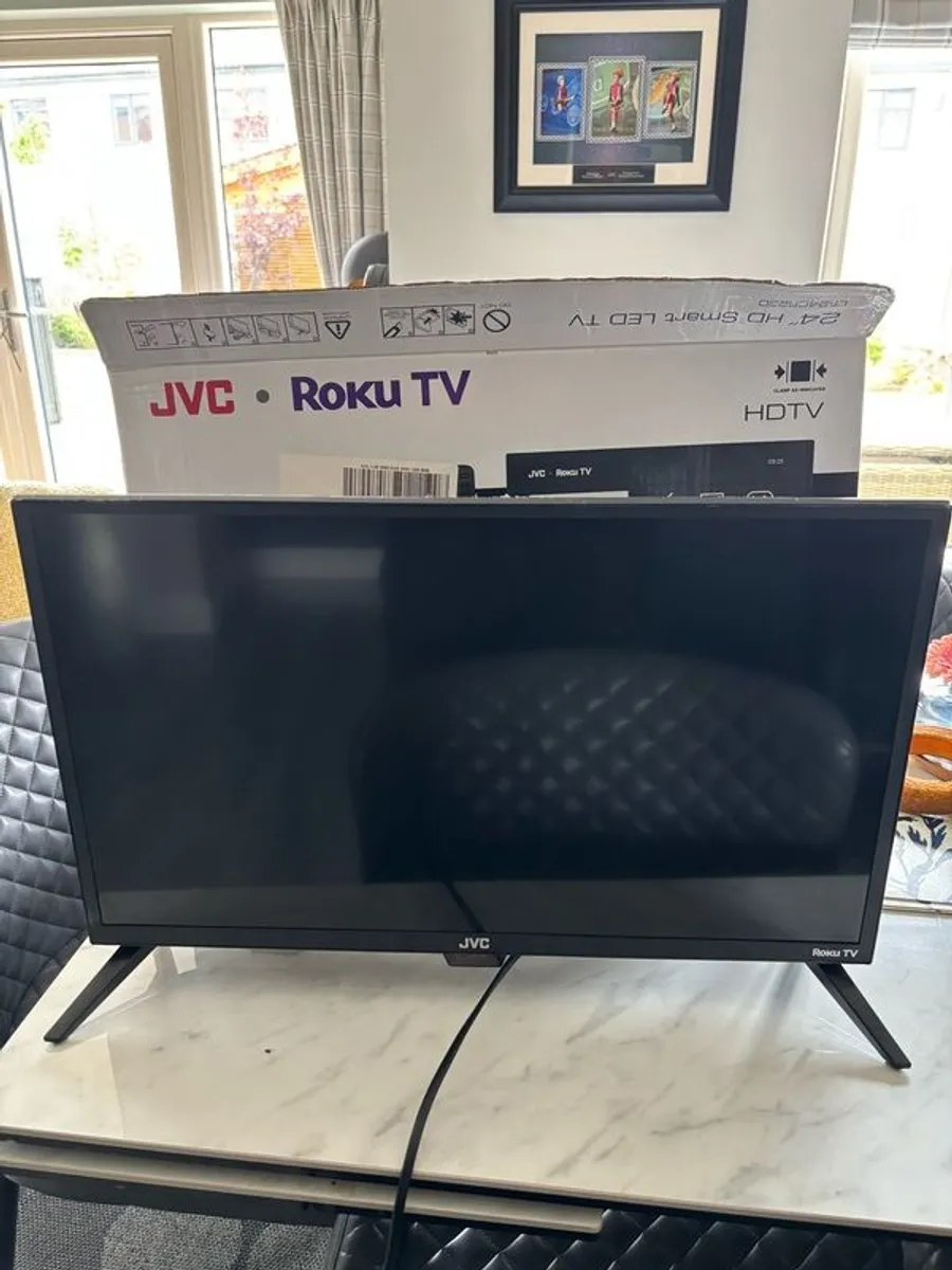 Tv 24" Smart Hd Ready Hdr Led Tv - Image 1