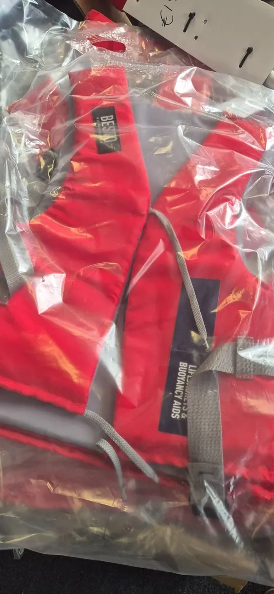 Life vests €28 s m L  xxL