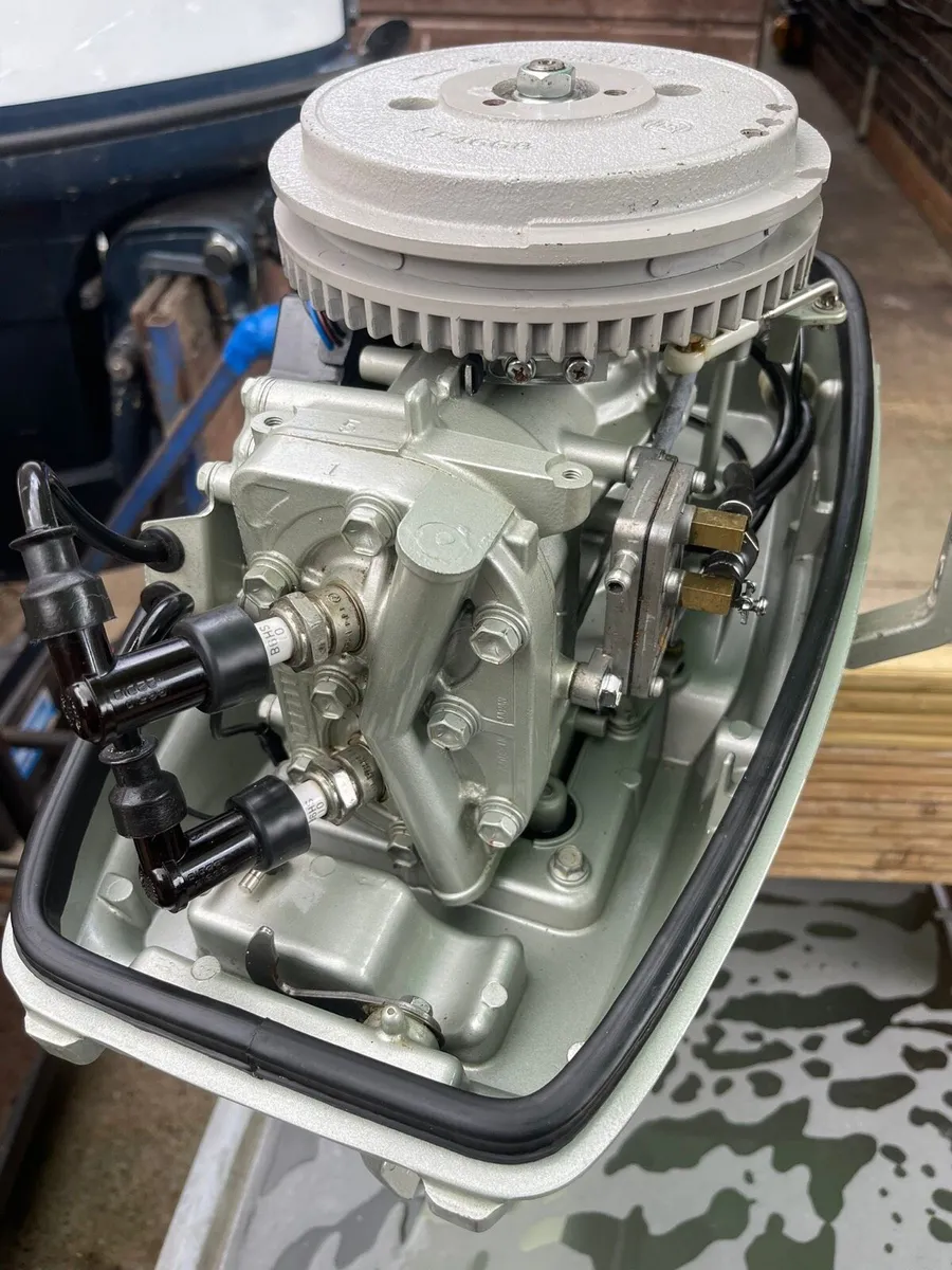 Suzuki 6hp outboard - Image 4