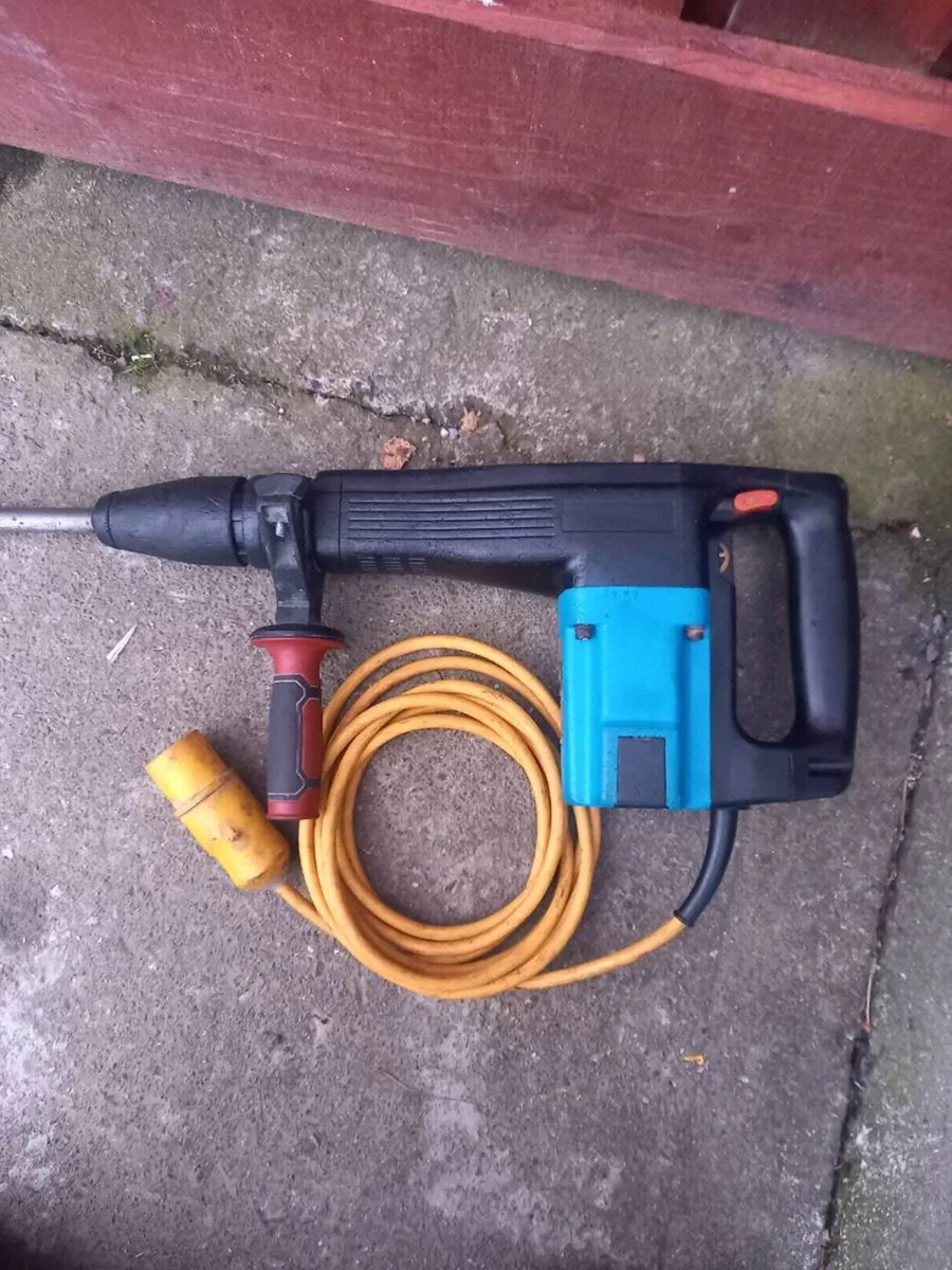 Makita SDS Max Concrete Breaker - Image 1