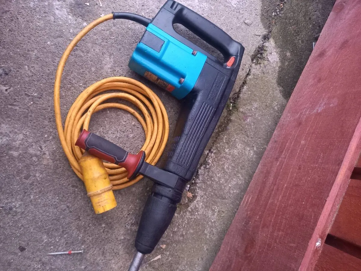 Makita SDS Max Concrete Breaker - Image 3