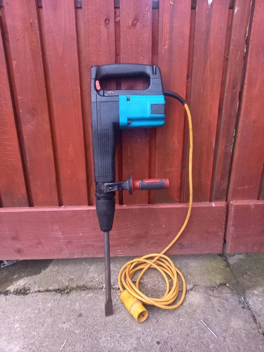 Makita SDS Max Concrete Breaker - Image 4