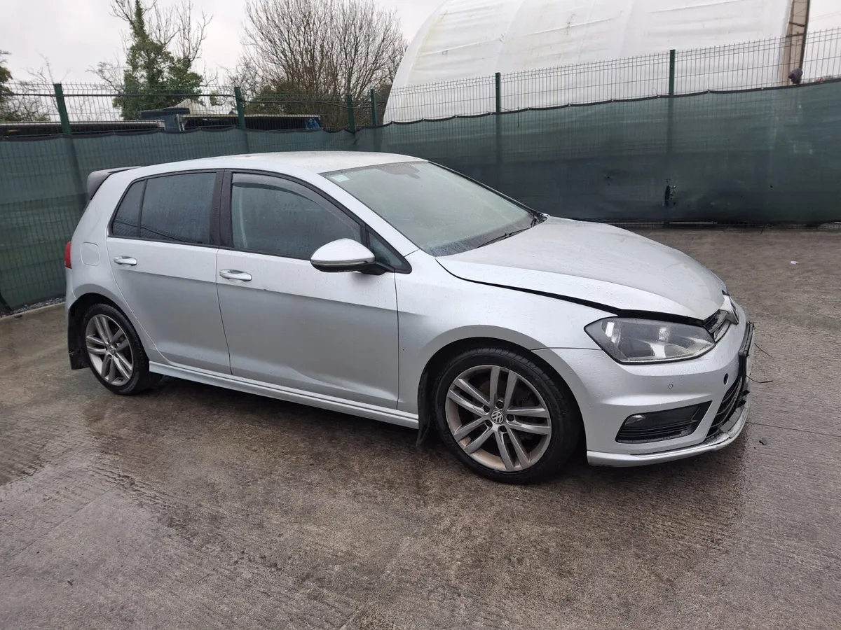 2015 Volkswagen Golf  Light Damage - Image 1