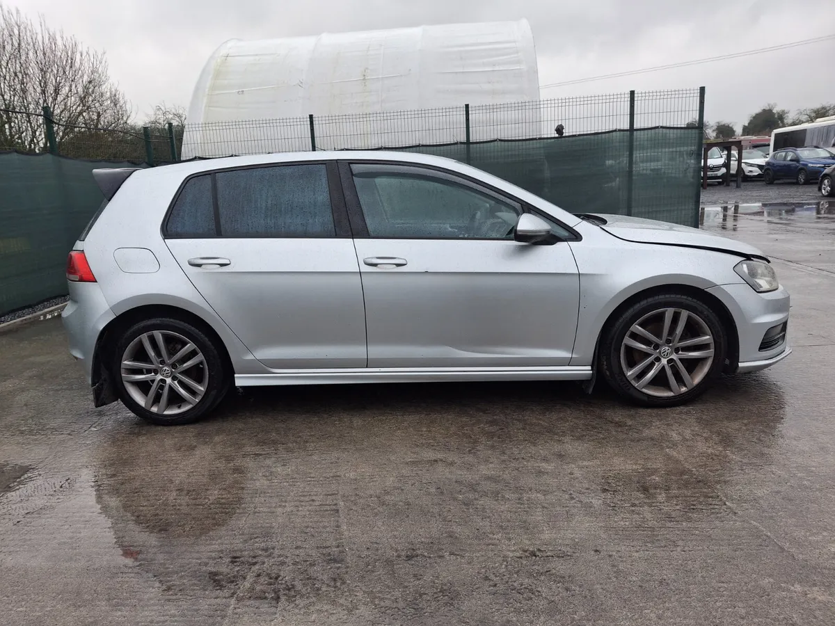 2015 Volkswagen Golf  Light Damage - Image 3
