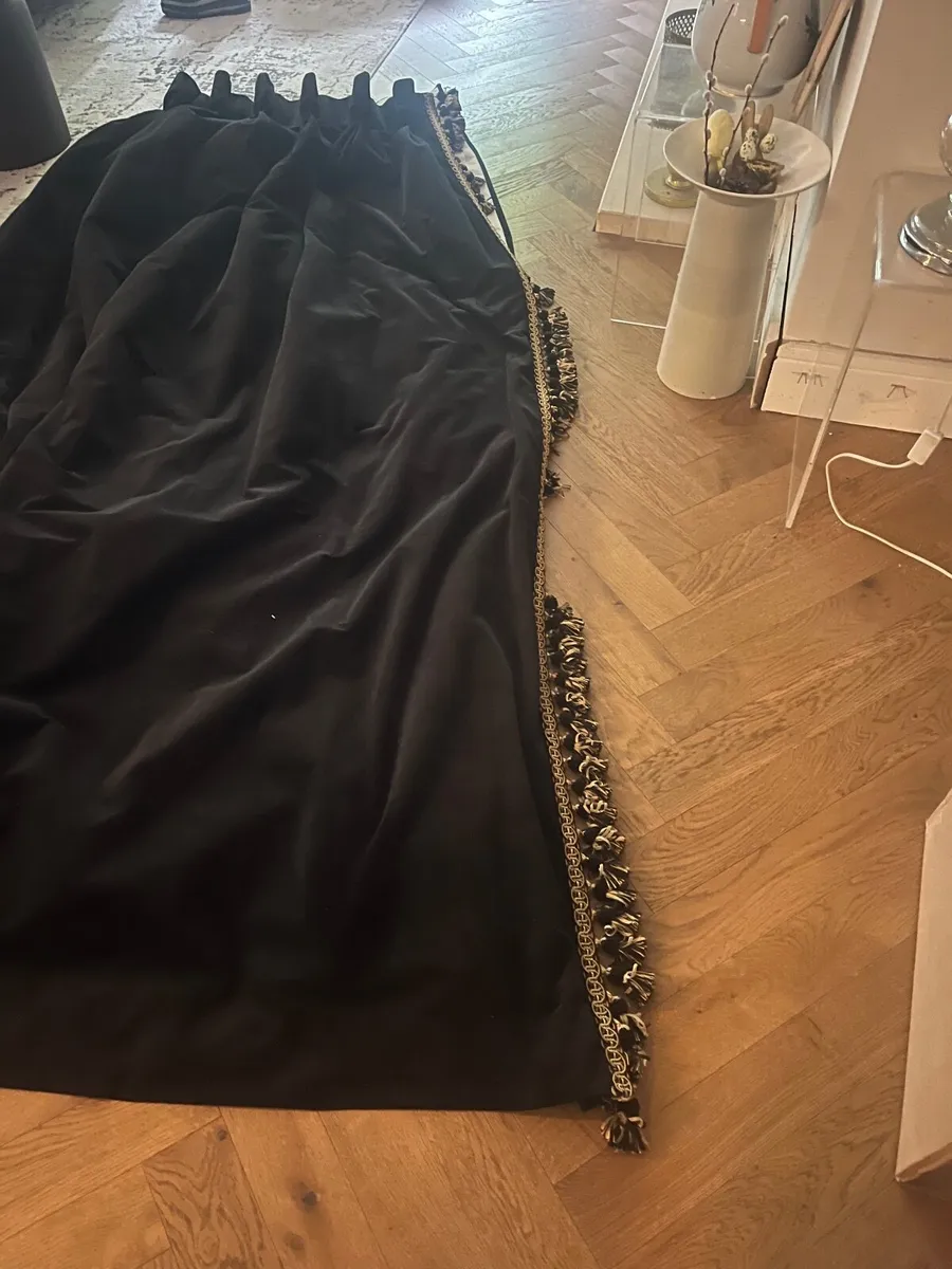 Curtains - Image 1