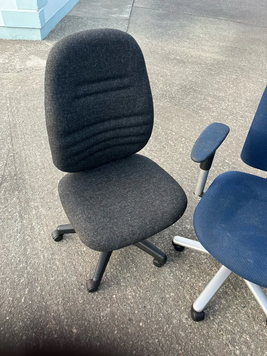 2 office seats - Image 1