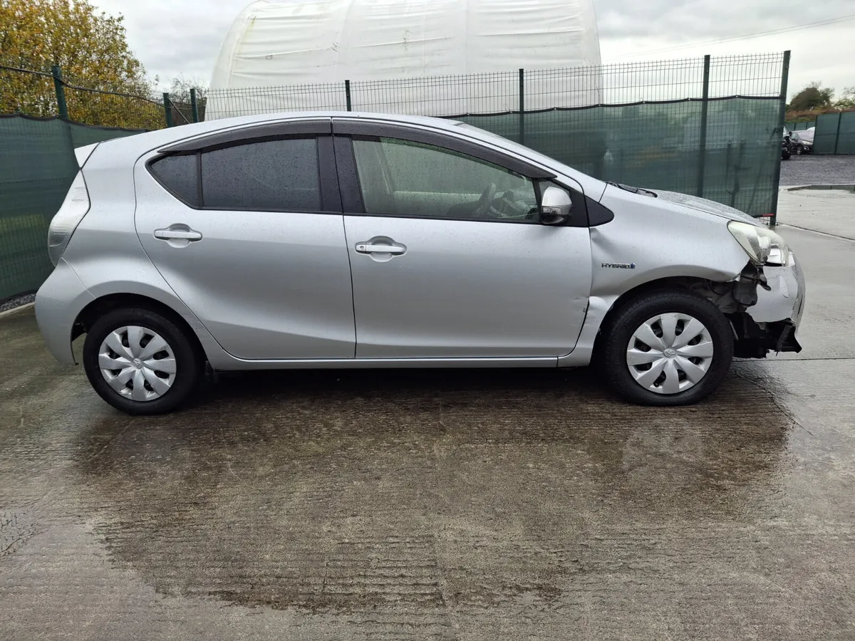 2014 Toyota Aqua 1.5 Hybrid Automatic - Image 4