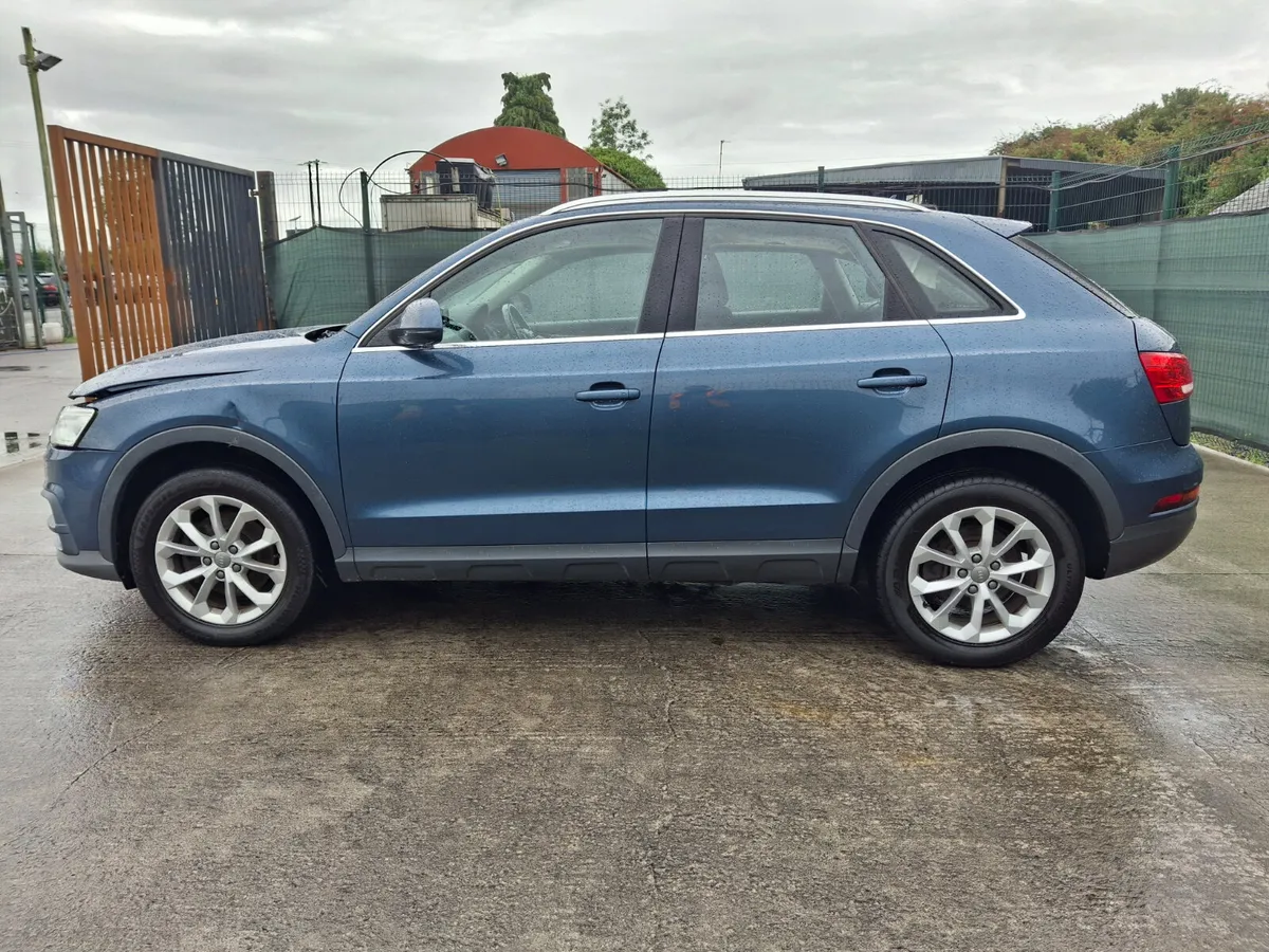 172 Audi Q3 2.0 TDI Automatic Light Damage - Image 3