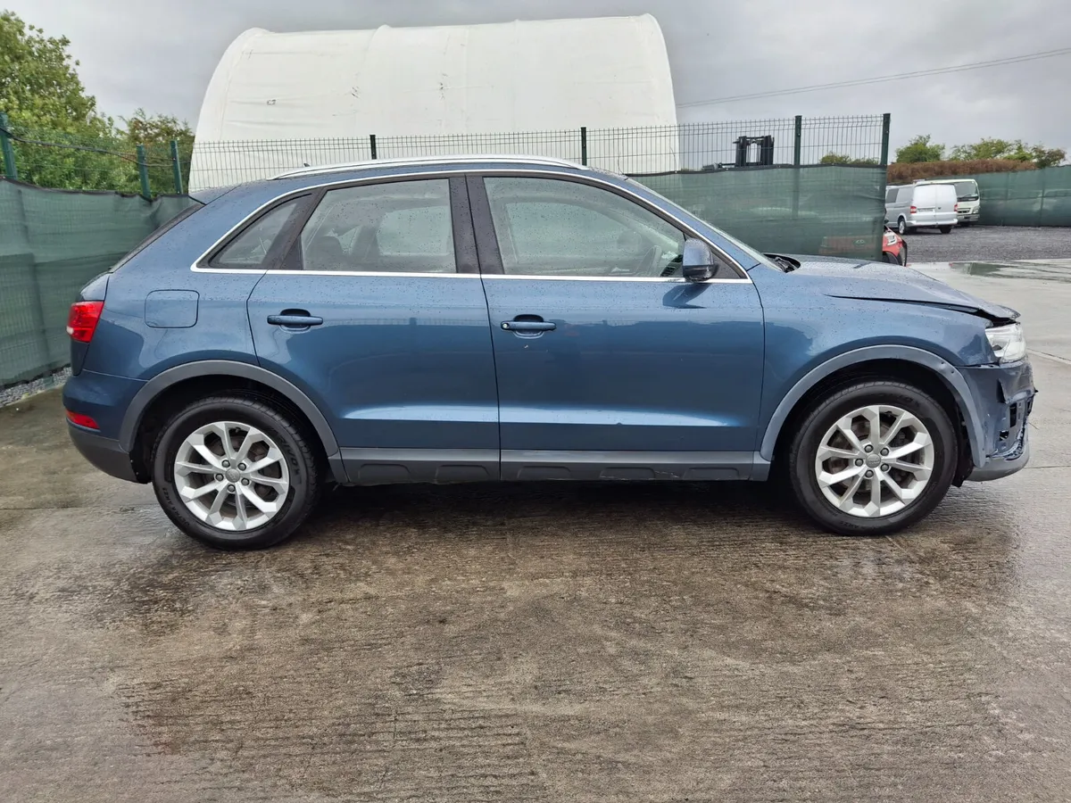 172 Audi Q3 2.0 TDI Automatic Light Damage - Image 4