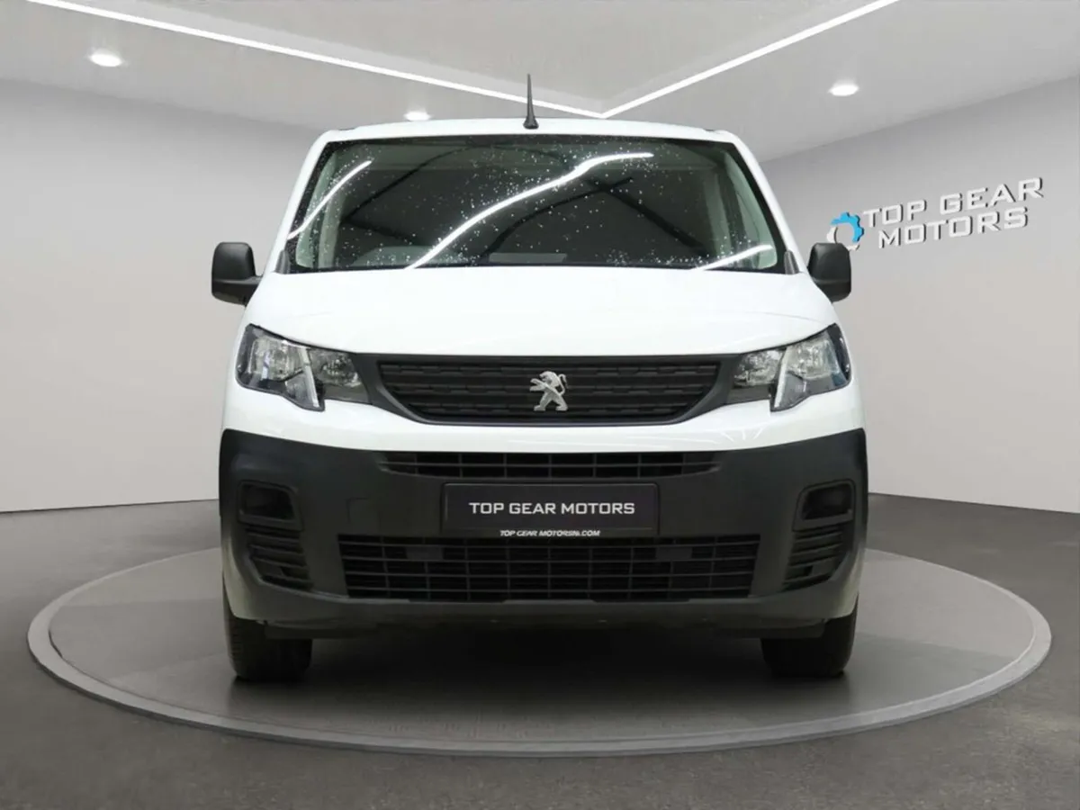 2024 Peugeot Partner Professional Premium+ 1.5 - Image 2